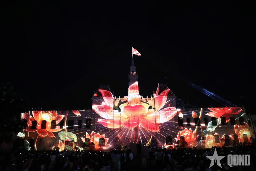 TP Hồ Chí Minh: Ấn tượng chương trình nghệ thuật kết hợp trình diễn 3D Mapping